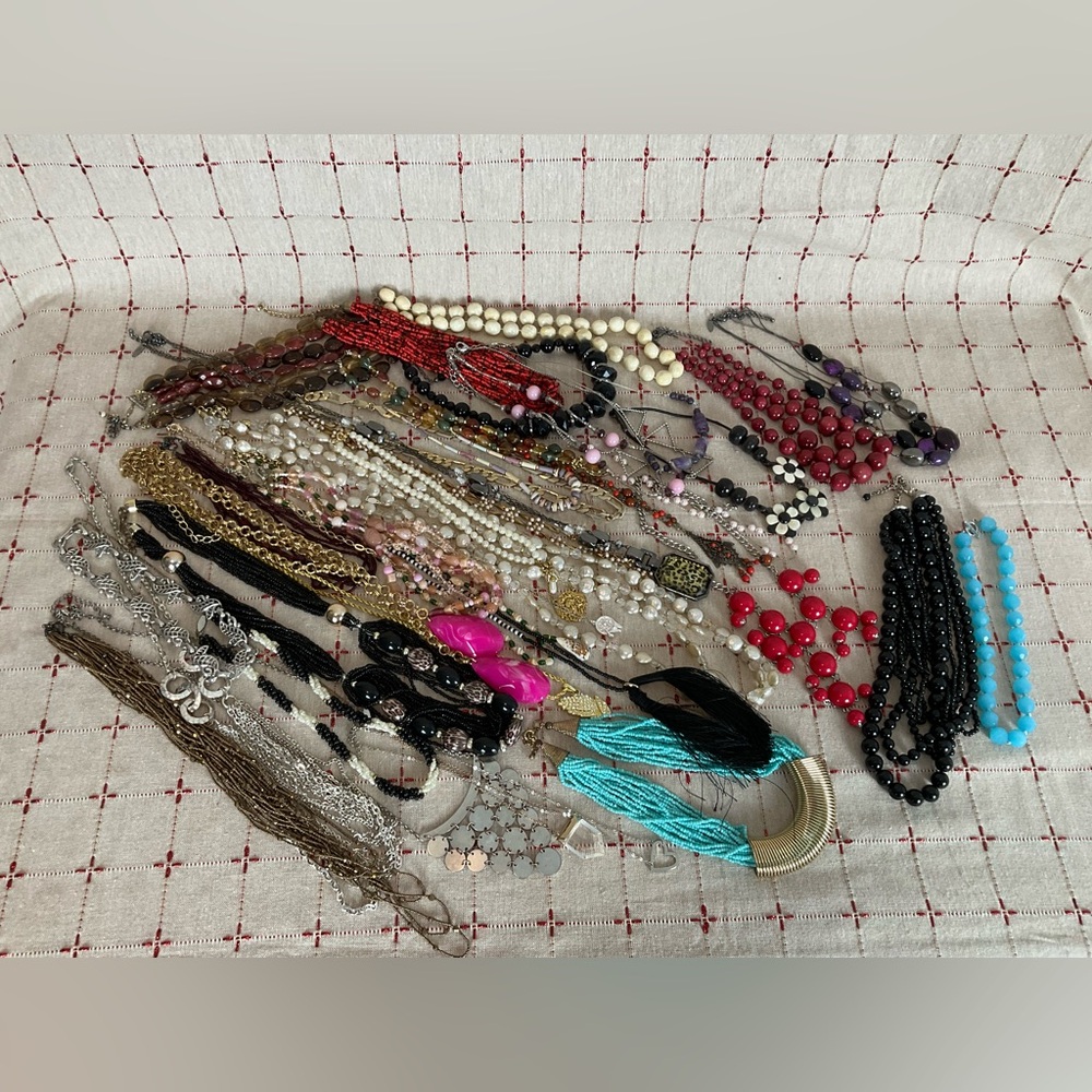 Mixed Lot of 4 lbs Costume Jewelry (all necklaces) Vintage + More PreLoved 38pc